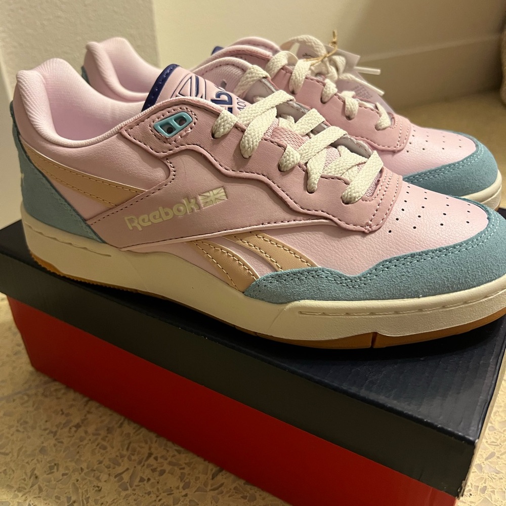 Reeboks NEW